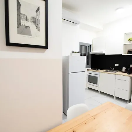 Genova Loft, Centre Shopping District *